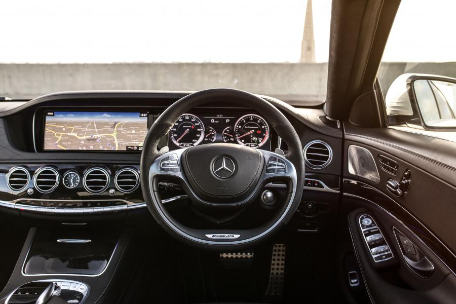  Mercedes-Benz S63 AMG 2013 года  (UK) (фото 26 из 34)